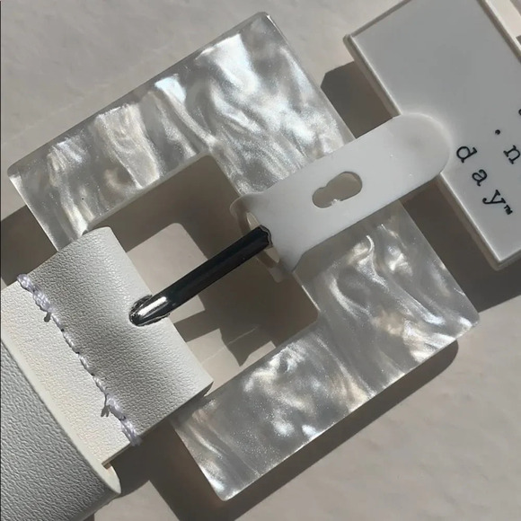 A New Day White Mother of Pearl Buckle Belt - Picture 6 of 9